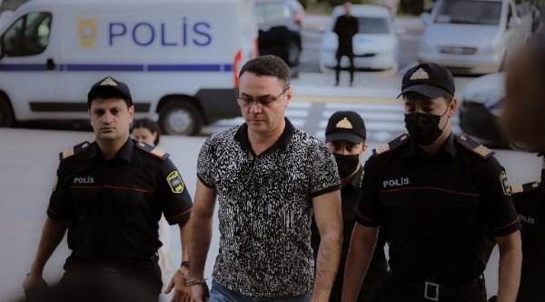 Polisi döyən deputatdan XƏBƏR VAR
