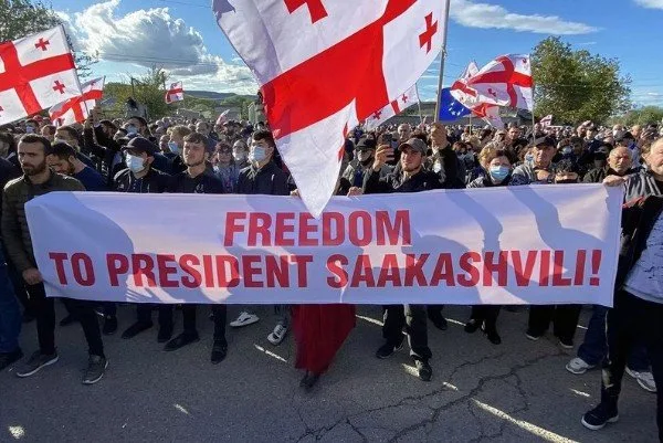 Saakaşvilinin tərəfdarları aksiya keçirir