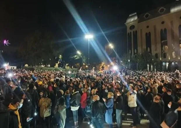 Gürcüstan parlamentinin önündə aksiya keçirilir