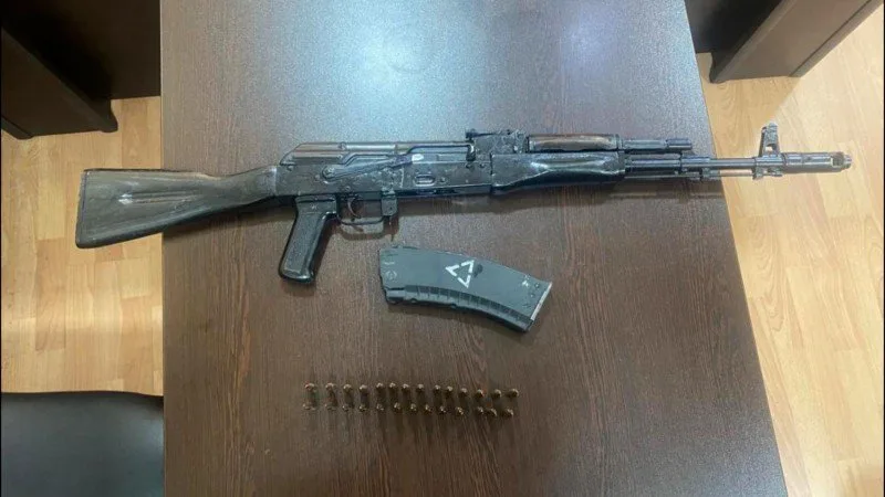 Bakıda üzərində "Kalaşnikov" gəzdirən şəxs saxlanılıb - FOTO