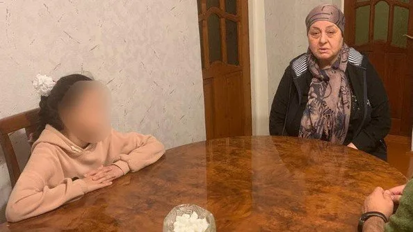 Bakıda azyaşlı qızı məktəbdən çıxarkən maşına mindirib oğurlamaq istədilər