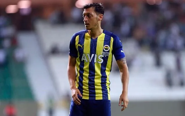 Məsut Özil bu oyunu buraxacaq