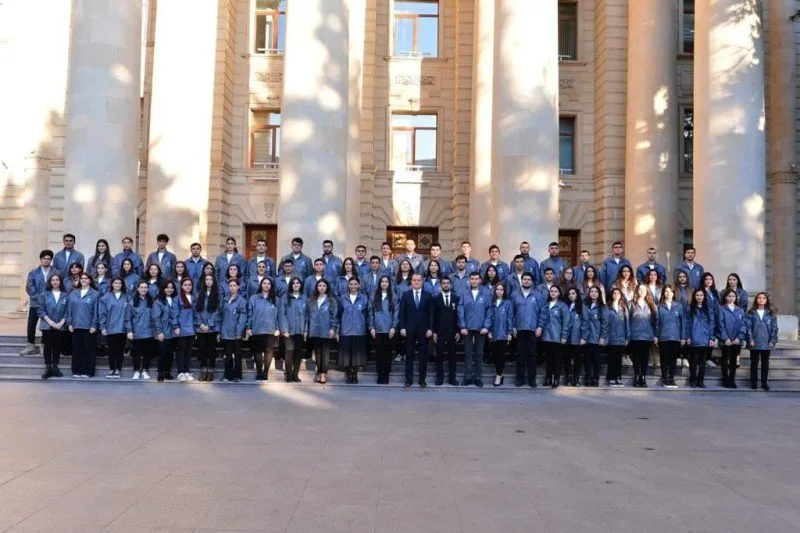 Ceyhun Bayramov Diplomatiya Könüllüləri ilə görüşüb