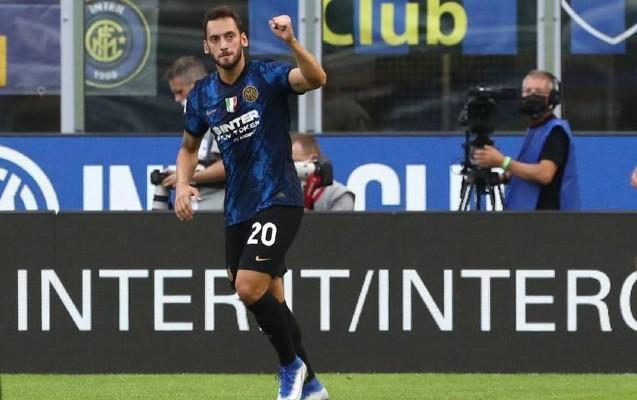 Hakan Çalhanoğlu ən yaxşı seçildi