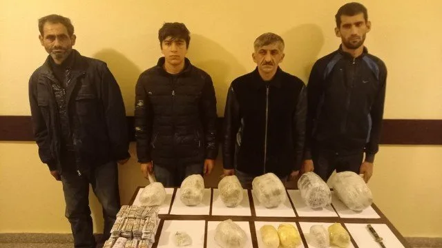 Narkotik keçirmək istəyən şəxs sərhədçilərimizə hücum etdi - FOTOLAR
