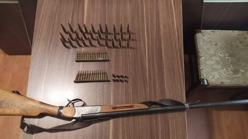 Şəki sakini odlu silah və patronları polisə təhvil verdi