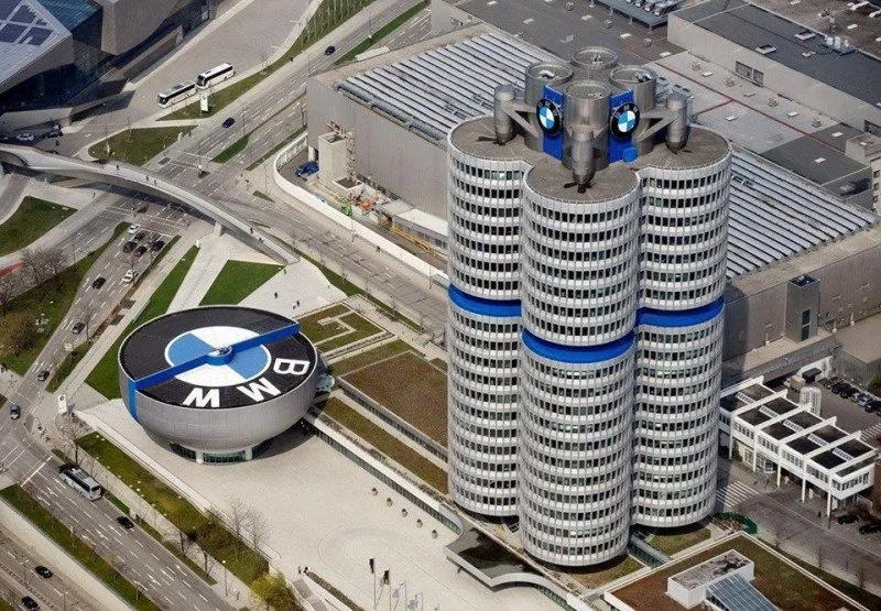 BMW 73 minədək avtomobili geri çağırır