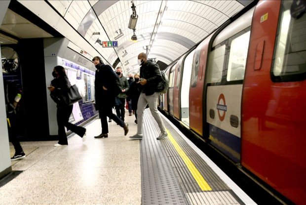 Britaniya distant işə qayıtdı