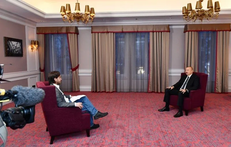 İlham Əliyev: "Azərbaycan 30-dan çox ölkəyə öz hərbi məhsullarını ixrac edir"