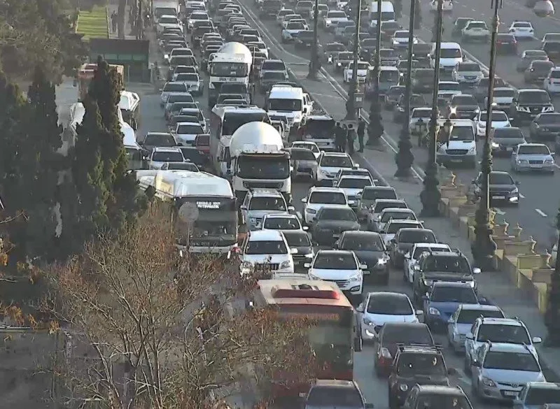 Bakının bu yollarında tıxac var - Avtobuslar gecikir