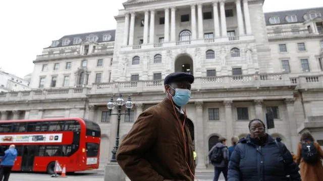 Britaniyada məhdudiyyətlər sərtləşdirilə bilər - "Omikron" sürətlə artır