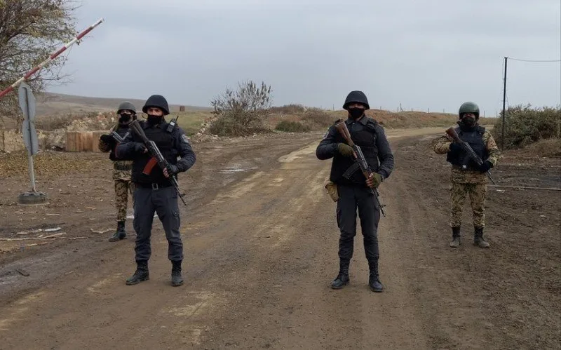 Cəbrayıl polisi nəzarət postlarında bir neçə şəxsdə silah-sursat aşkarladı