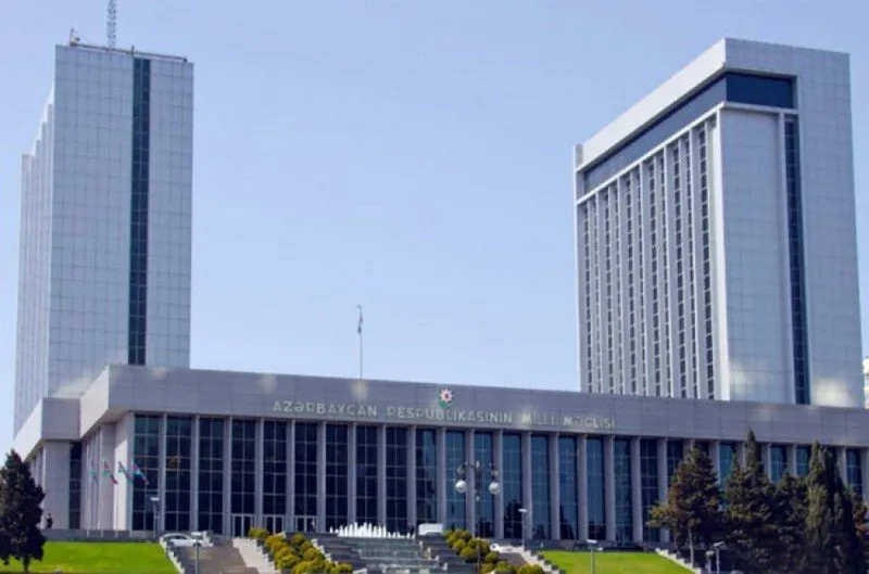 Deputatlar tətilə çıxdı