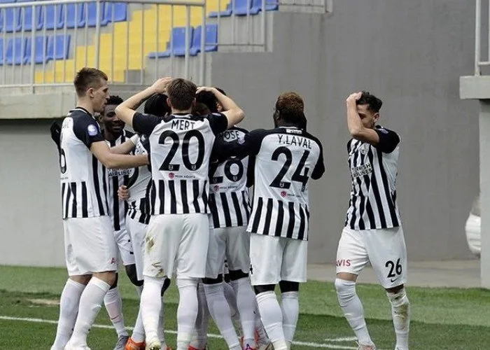 "Neftçi" bu ilin yayında gətirdiyi futbolçu ilə yollarını ayırır