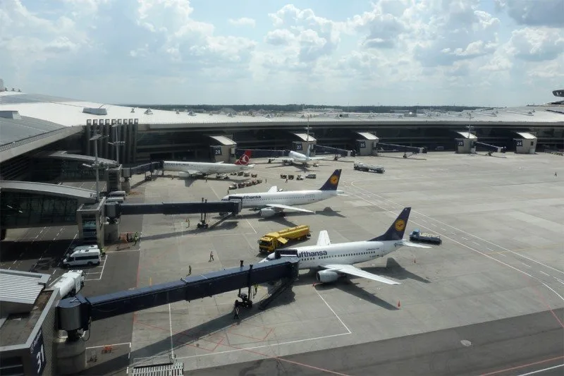 Moskvanın hava limanlarında 80-dən çox aviareys ləğv edildi