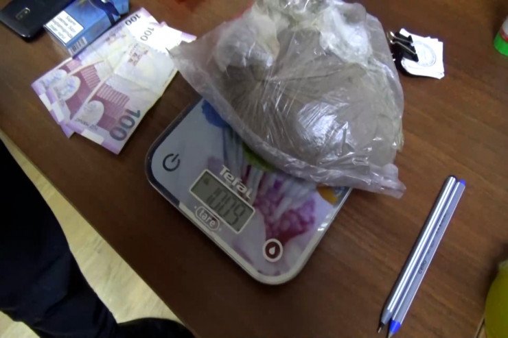 Bakıda narkokuryer ələ keçdi - VİDEO