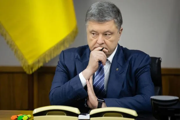 Poroşenkonun bütün əmlakına həbs qoyulub