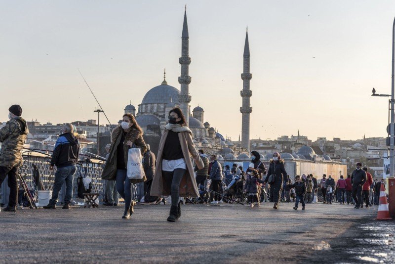 Türkiyədə daha 156 nəfər koronavirusdan ölüb