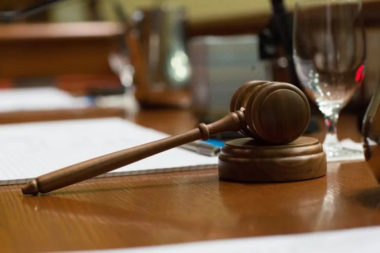Peyvəndlərlə bağlı dezinformasiya yayan jurnalist cərimələndi - Çexiyada