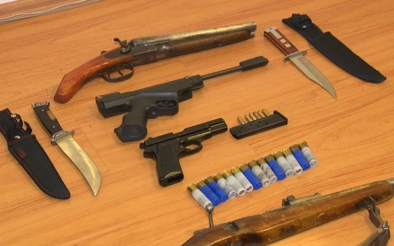 Polis əməliyyat keçirdi - 2 silah götürüldü