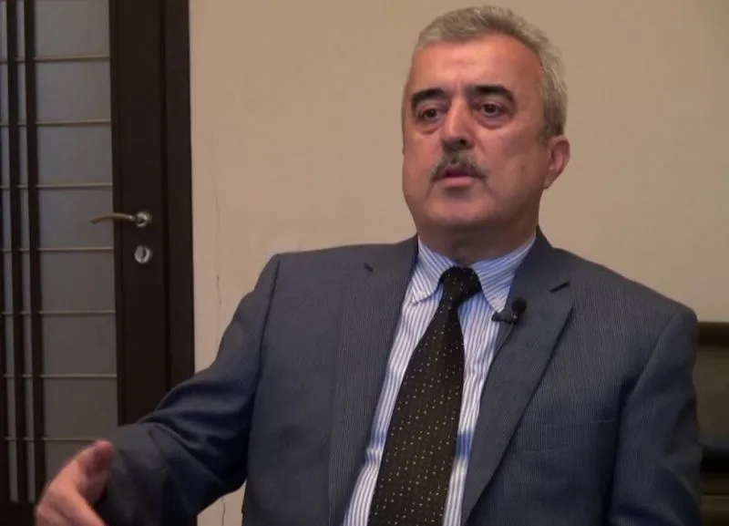 “30 ildir məni ittiham edirlər ki, adamları tankın qabağına çıxarmışam” - Etibar Məmmədov 20 yanvardan danışdı