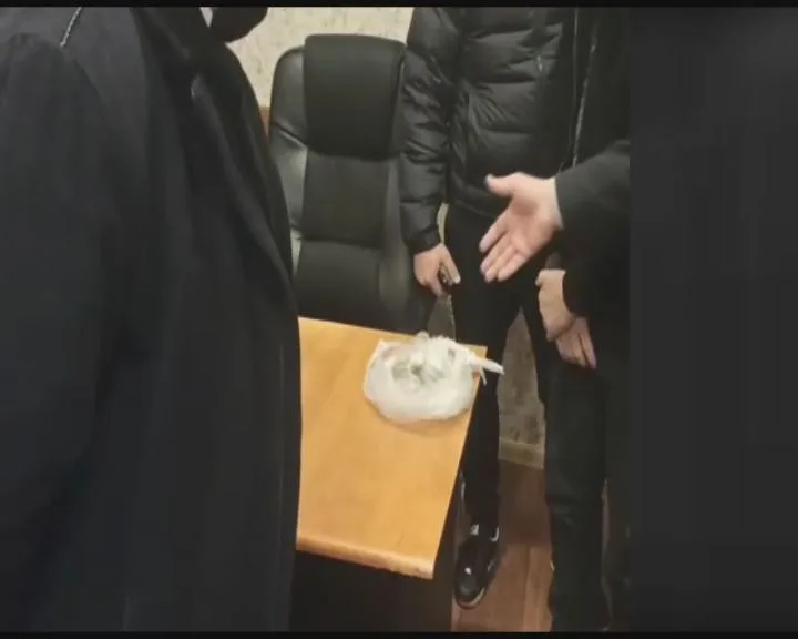İstirahətə özü ilə heroin və “patı” da apardı - FOTO
