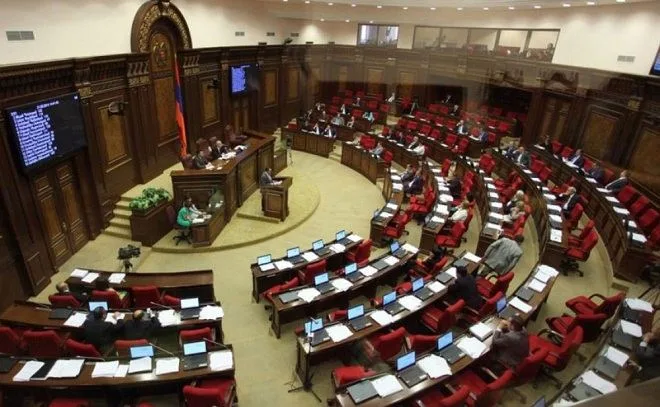 Ermənistan parlamenti prezidentin istefasını qəbul edib