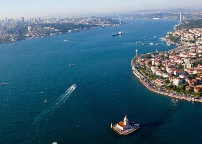Bosfor boğazı gəmilərin hərəkəti üçün bağlandı