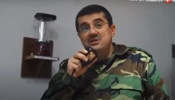 Arutyunyan erməni jurnalisti təhdid edir