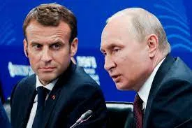 Putinlə Makron telefonla danışacaq