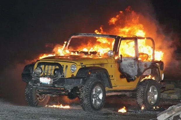 Bakıda “Jeep” yanıb