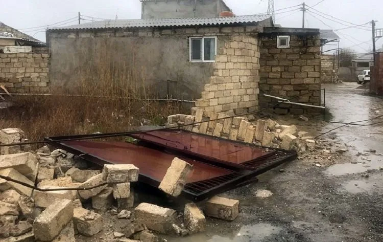 İmişlidə FACİƏ: Beton plitənin altında qaldı