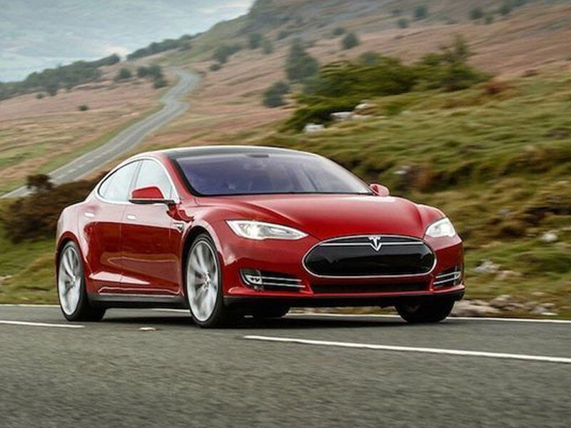 Tesla 26 min avtomobilini geri çağırır