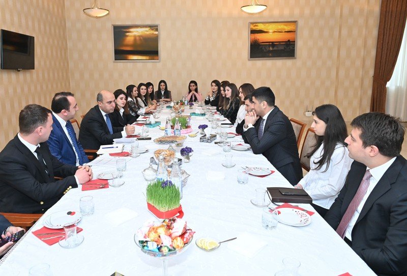 Emin Əmrullayev Ağdaşda regionun təhsil işçiləri ilə görüşüb