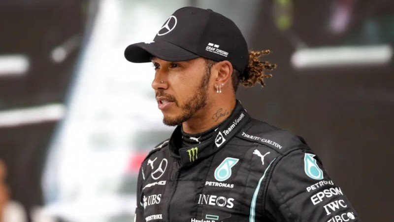 “Mercedes”in britaniyalı pilotu Luis Hamilton soyadını dəyişir