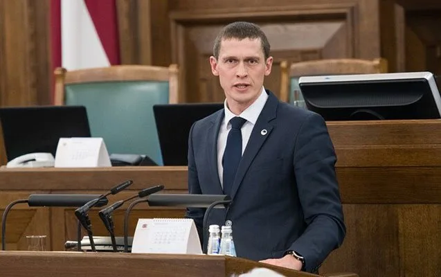 Bu ölkənin deputatı Ukrayna uğrunda döyüşlərə qatıldı