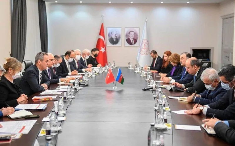 Təhsil naziri Türkiyəyə getdi