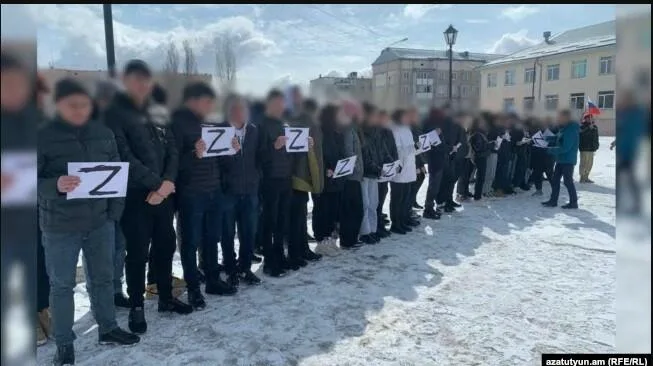Erməni məktəbliləri “Z” şəklində düzüldü - Qalmaqal