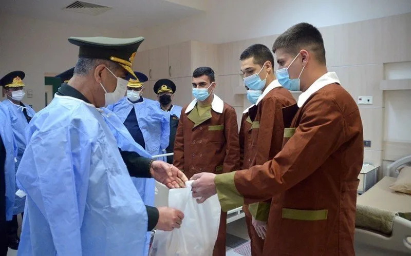 Zakir Həsənov hərbi hospitalı ziyarət etdi - VİDEO