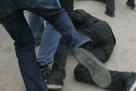 Bakı sakini döyüldü, 2000 manatı əlindən alındı