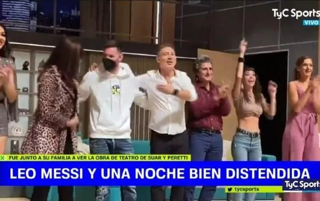 Messi tamaşa izləməyə getdi, səhnəyə çıxdı - VİDEO