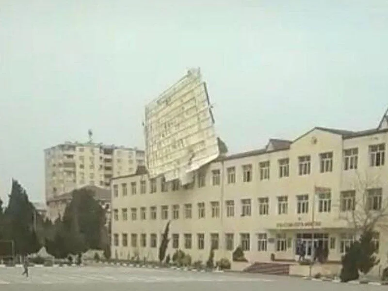 Niyə külək yalnız məktəblərin damını uçurdur? - AÇIQLAMA
