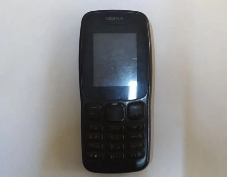 Həbsdəki ərinə telefon ötürmək istəyən qadın saxlanılıb
