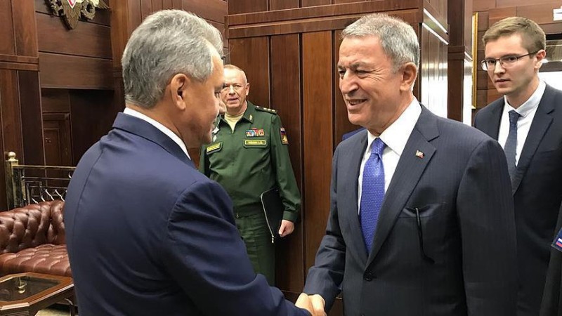Akar və Şoyqu Ukraynanı müzakirə etdi