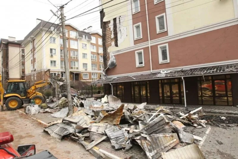 Ukraynanın İrpen şəhəri dağıntılardan təmizlənir - FOTO