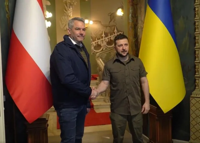 Avstriya kansleri Kiyevə getdi