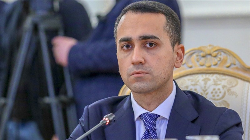 Daha bir ölkə səfirliyini Kiyevə qaytarır