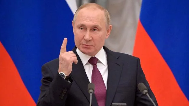 "Sanksiyalar Qərbdə iqtisadiyyatın pisləşməsinə gətirib çıxarıb" - Putin