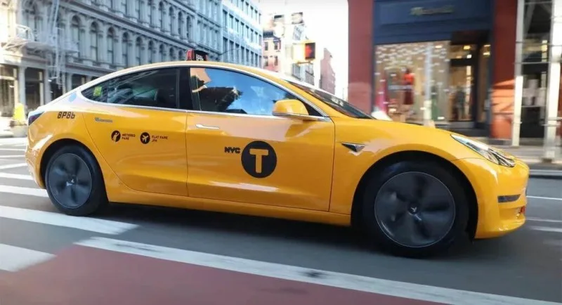 "Tesla" sürücüsüz taksi xidmətini işə salmağı planlaşdırır