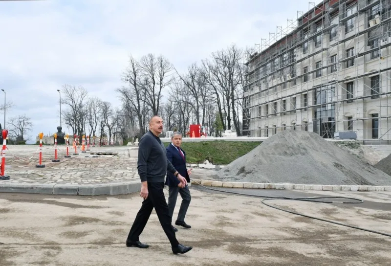 Prezident Şuşada inzibati binanın əsaslı təmiri ilə tanış oldu - YENİLƏNİB